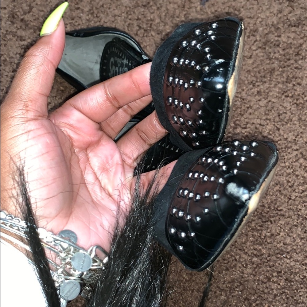 Heels - Picture 4 of 4